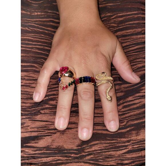 4 Sparkling rhinestone ring - Picture 3 of 8